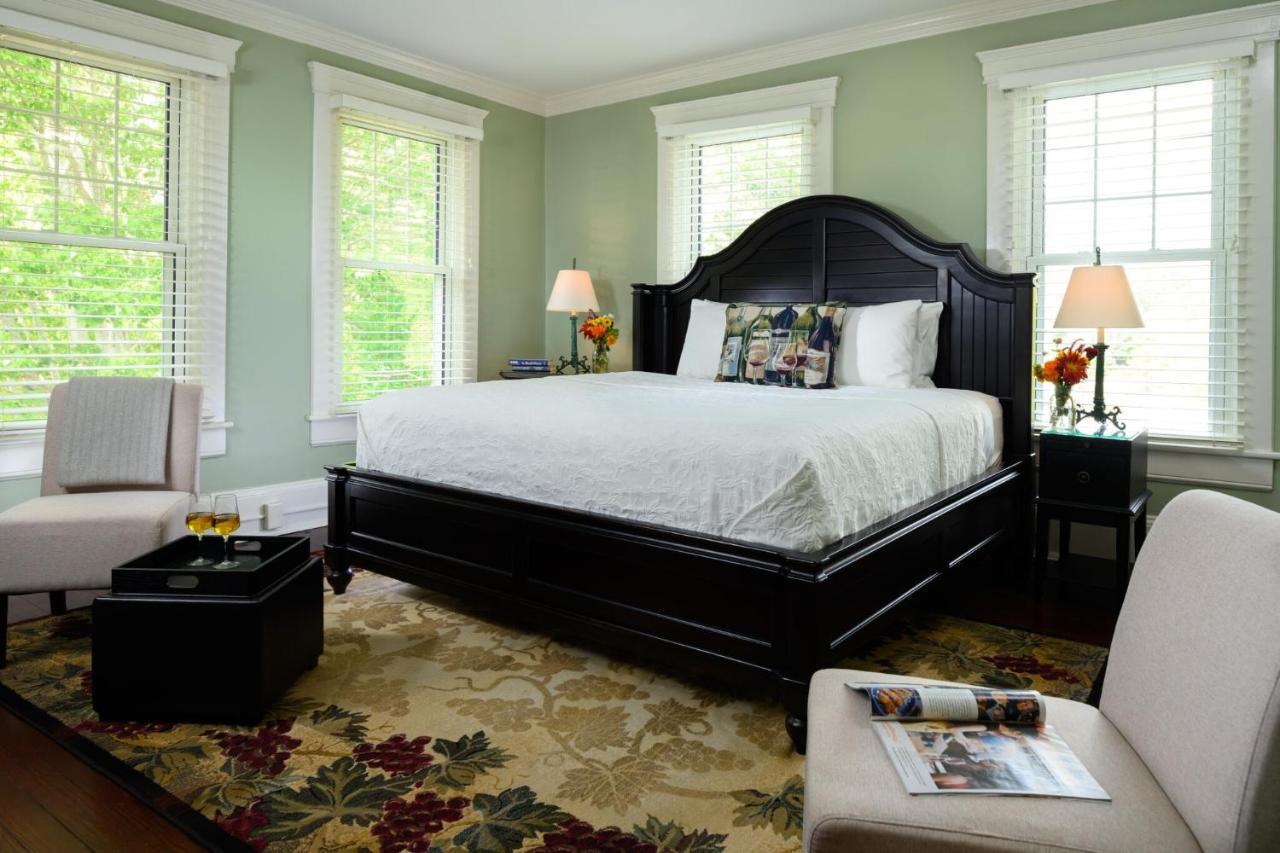 Steeles Tavern Manor ภายนอก รูปภาพ
